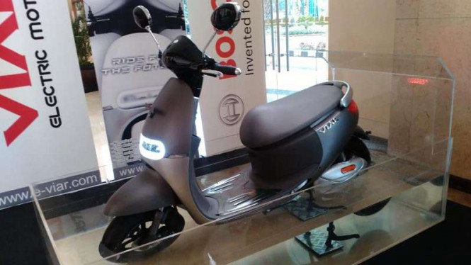 Mengendarai Motor Listrik Saat Hujan? Amankah?